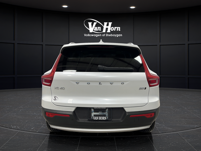2023 Volvo XC40 B5 Plus Bright Theme
