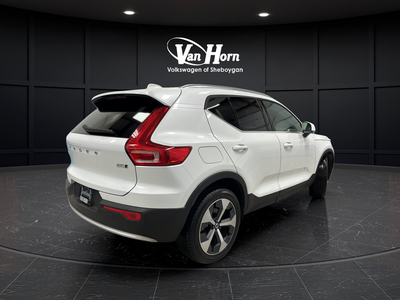 2023 Volvo XC40 B5 Plus Bright Theme