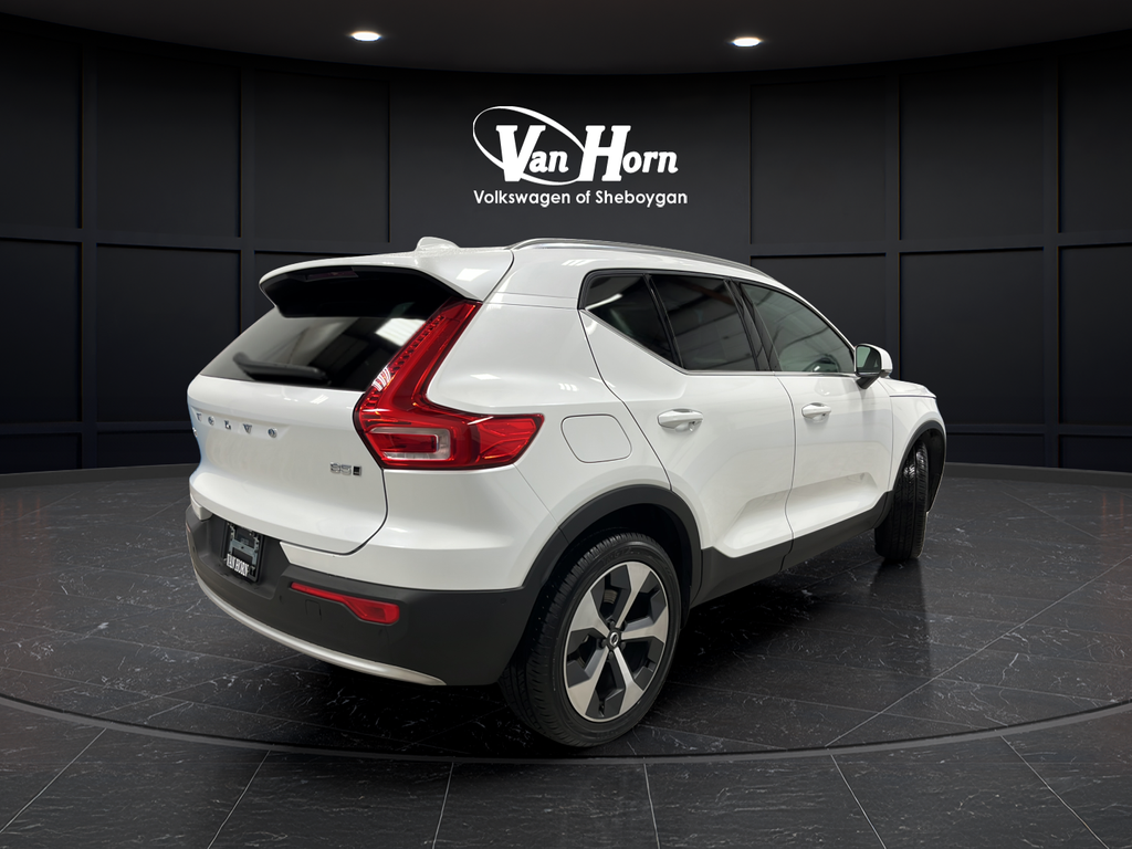 2023 Volvo XC40 B5 Plus Bright Theme