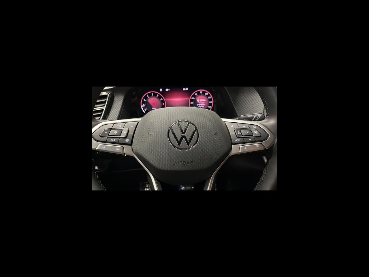 2024 Volkswagen Atlas Cross Sport 2.0T SEL R-Line