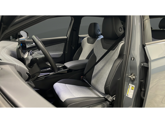 2025 Volkswagen ID.4 Pro