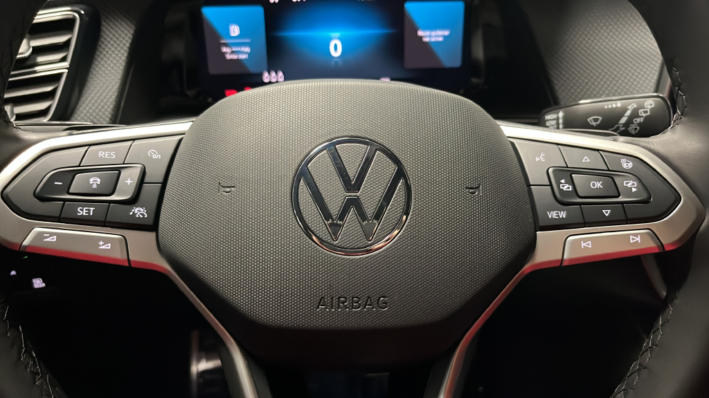 2025 Volkswagen Atlas Cross Sport 2.0T SEL Premium R-Line