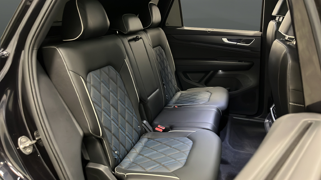 2025 Volkswagen Atlas Cross Sport 2.0T SEL Premium R-Line