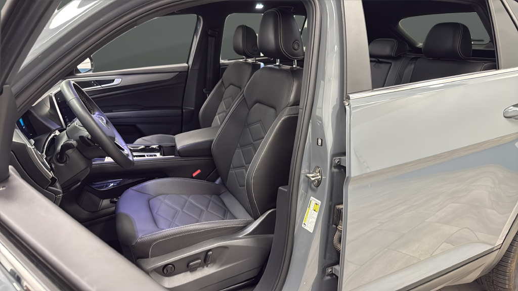 2024 Volkswagen Atlas Cross Sport 2.0T SE w/Technology