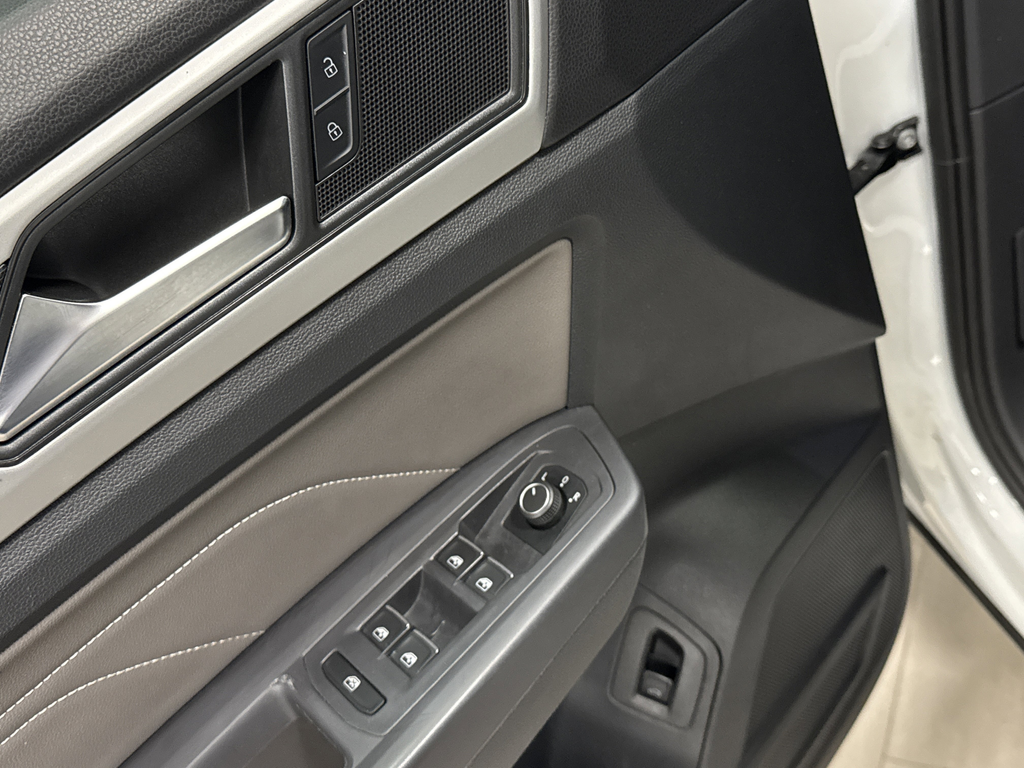 2021 Volkswagen Atlas Cross Sport 3.6L V6 SE w/Technology R-Line