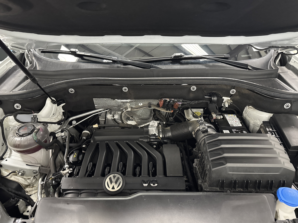 2021 Volkswagen Atlas Cross Sport 3.6L V6 SE w/Technology R-Line