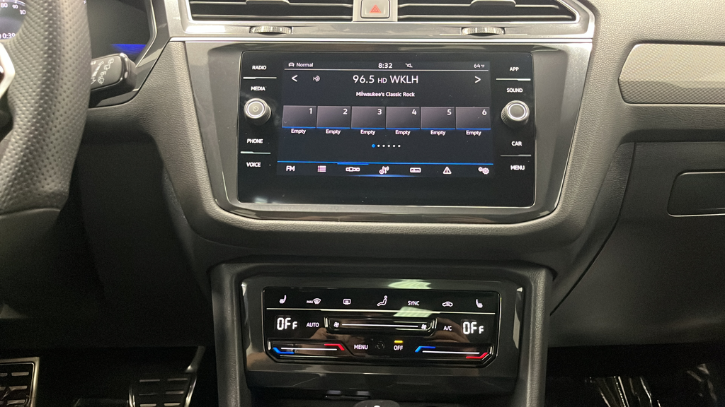 2024 Volkswagen Tiguan 2.0T SE R-Line Black