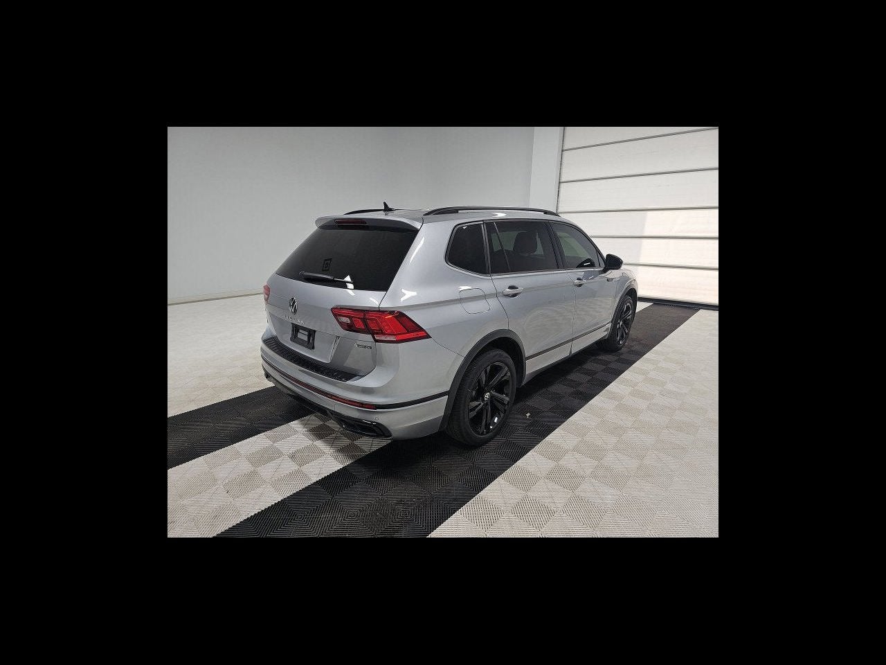 3VV8B7AX8RM106127