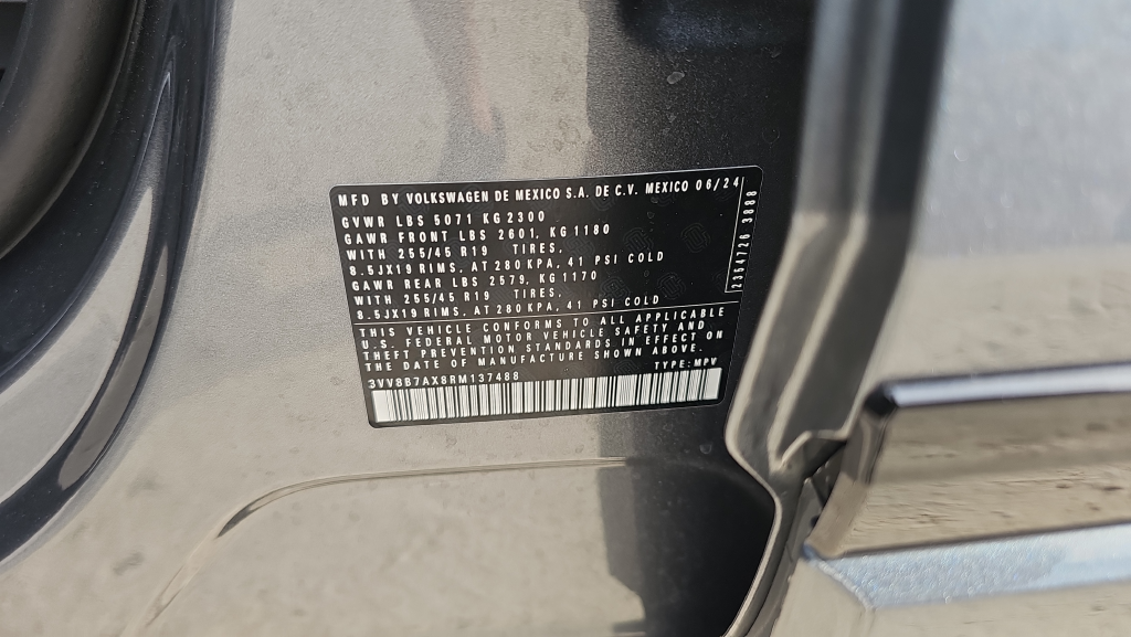 2024 Volkswagen Tiguan 2.0T SE R-Line Black