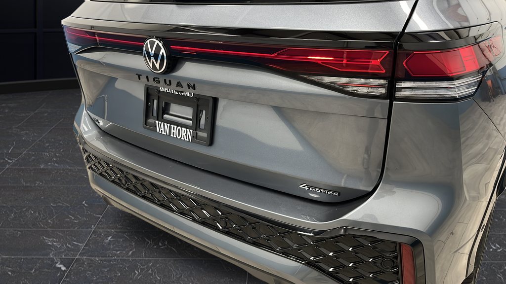 2025 Volkswagen Tiguan 2.0T SE R-Line Black
