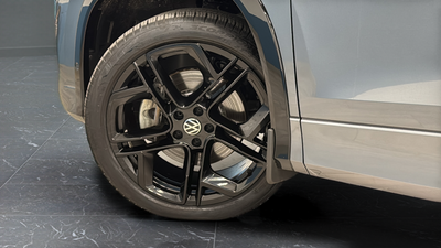 2025 Volkswagen Tiguan 2.0T SE R-Line Black