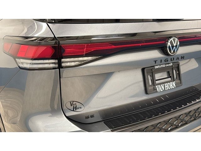 2025 Volkswagen Tiguan 2.0T SE R-Line Black