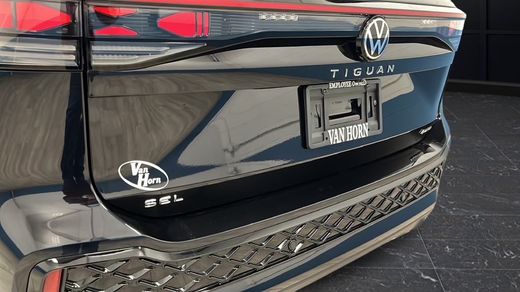 2025 Volkswagen Tiguan 2.0T SEL R-Line