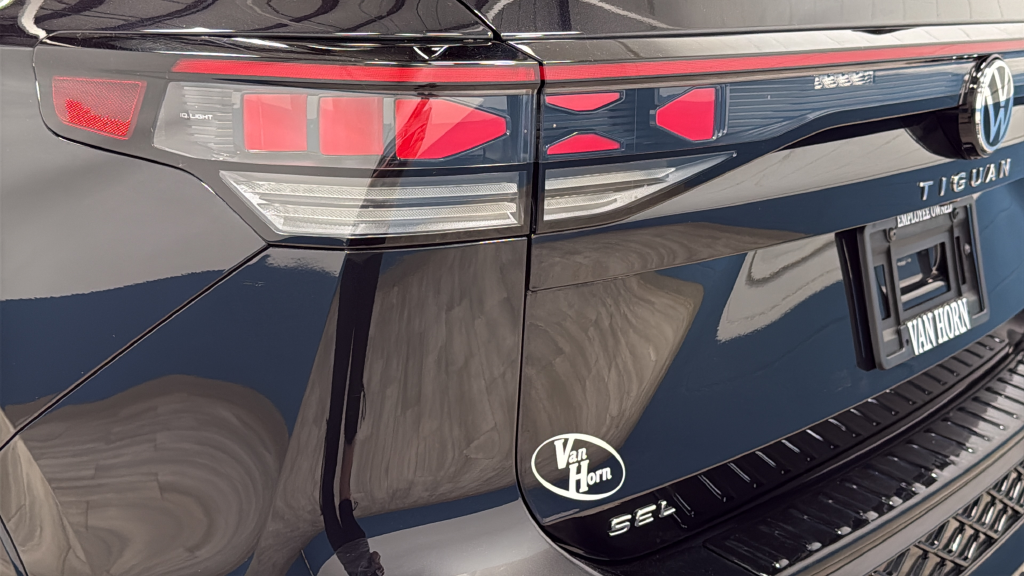 2025 Volkswagen Tiguan 2.0T SEL R-Line