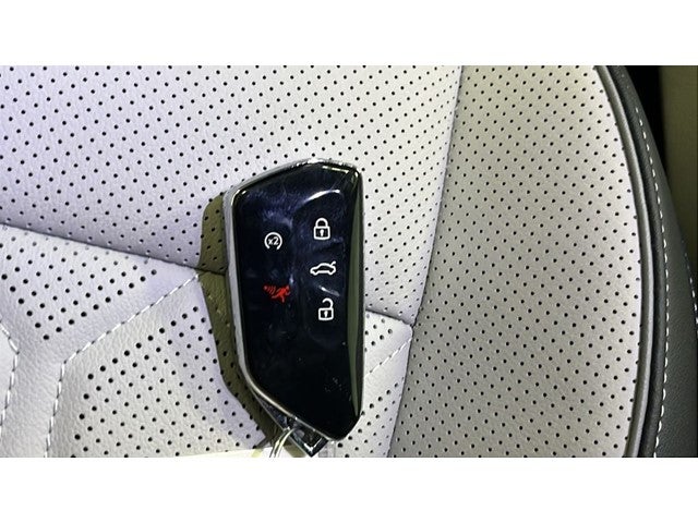 2025 Volkswagen Tiguan 2.0T SEL R-Line