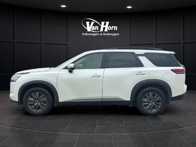 2022 Nissan Pathfinder SV