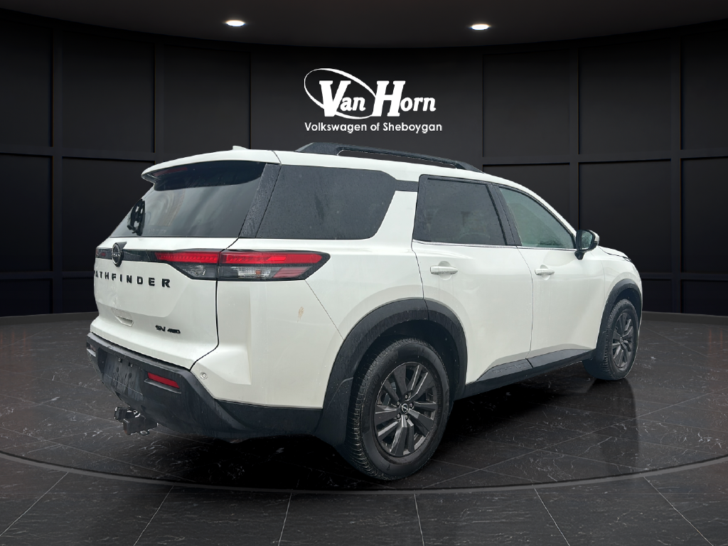 2022 Nissan Pathfinder SV