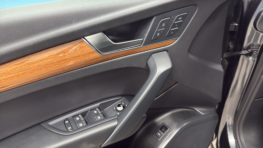 2023 Audi Q5 45 S line Premium quattro