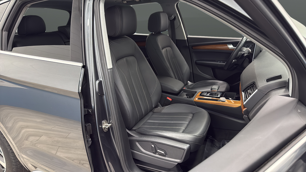 2023 Audi Q5 45 S line Premium quattro